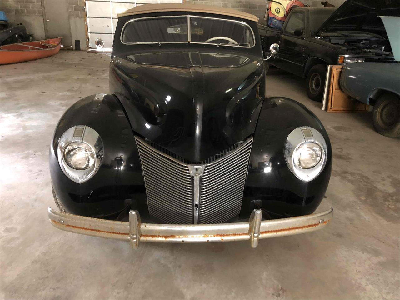 Mercury-Convertible-1940-Black-Red-3