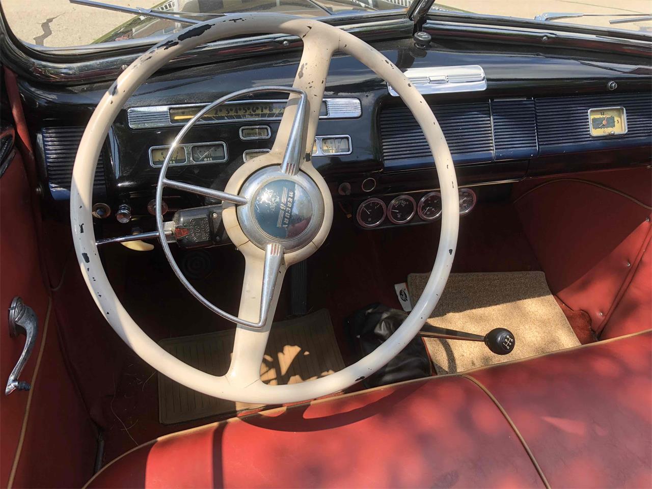 Mercury-Convertible-1940-Black-Red-5