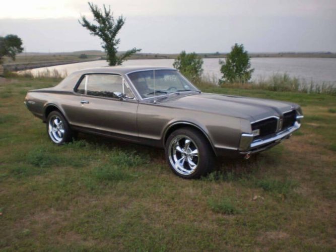 Mercury-Cougar-1967-Gray-Black-4