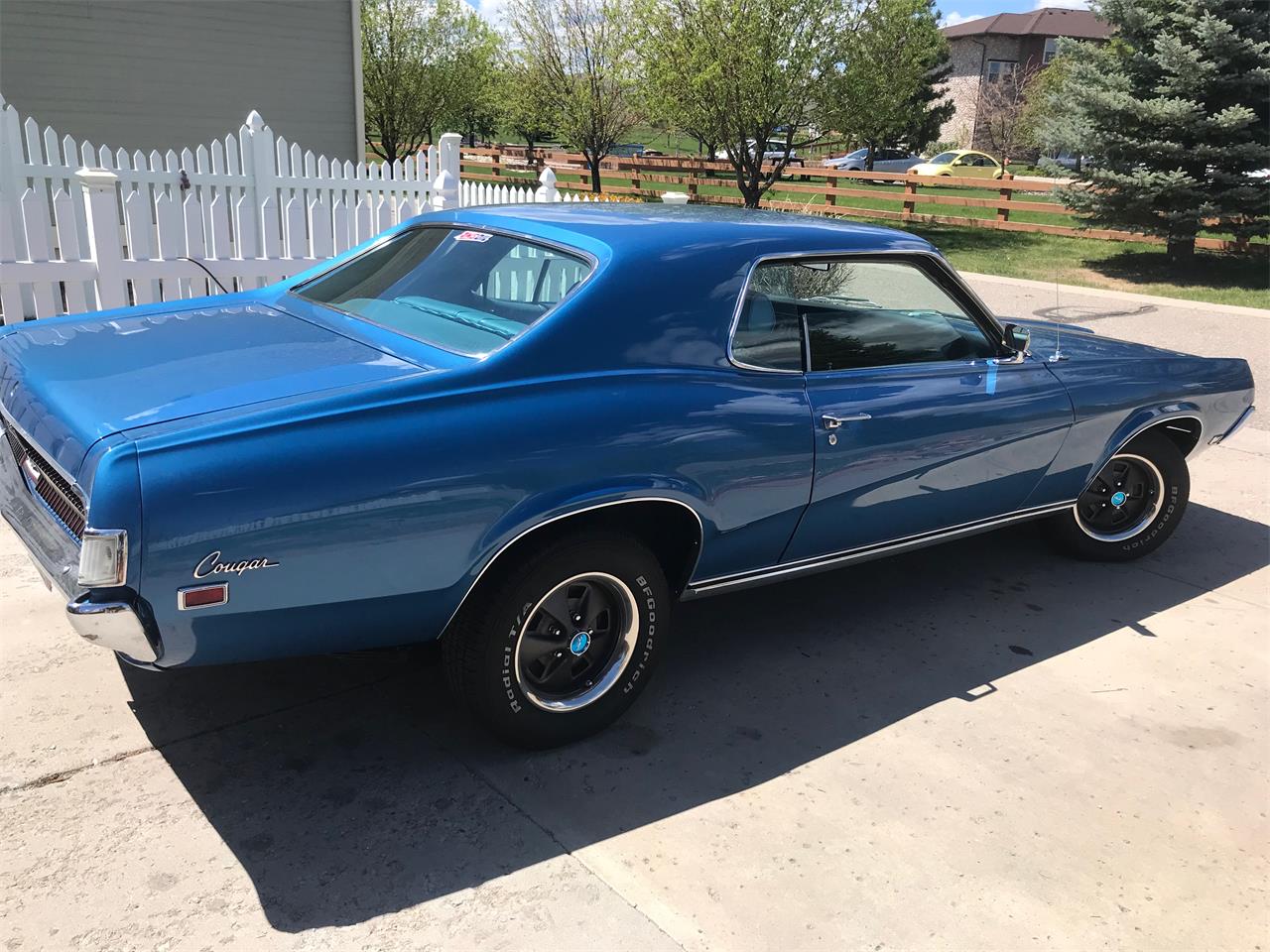 Mercury-Cougar-1969-Blue-Light-Blue-11