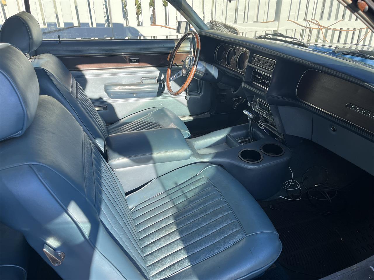 Mercury-Cougar-1969-Blue-Light-Blue-16
