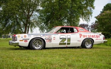 Mercury-Cougar-1976-Coupe-2
