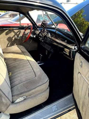 Mercury-Eight-1949-Black-Gray-4