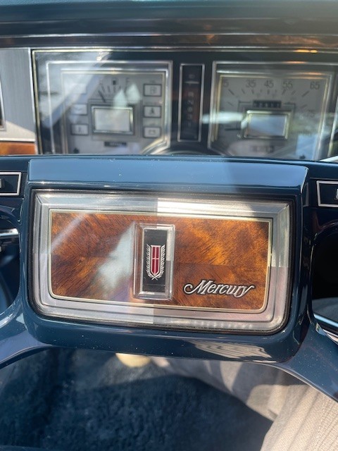 Mercury-Grand-Marquis-1982-Sedan-13