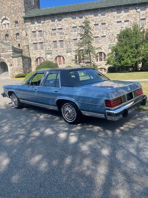 Mercury-Grand-Marquis-1982-Sedan-2