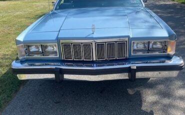 Mercury-Grand-Marquis-1982-Sedan-4
