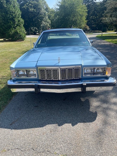 Mercury-Grand-Marquis-1982-Sedan-4