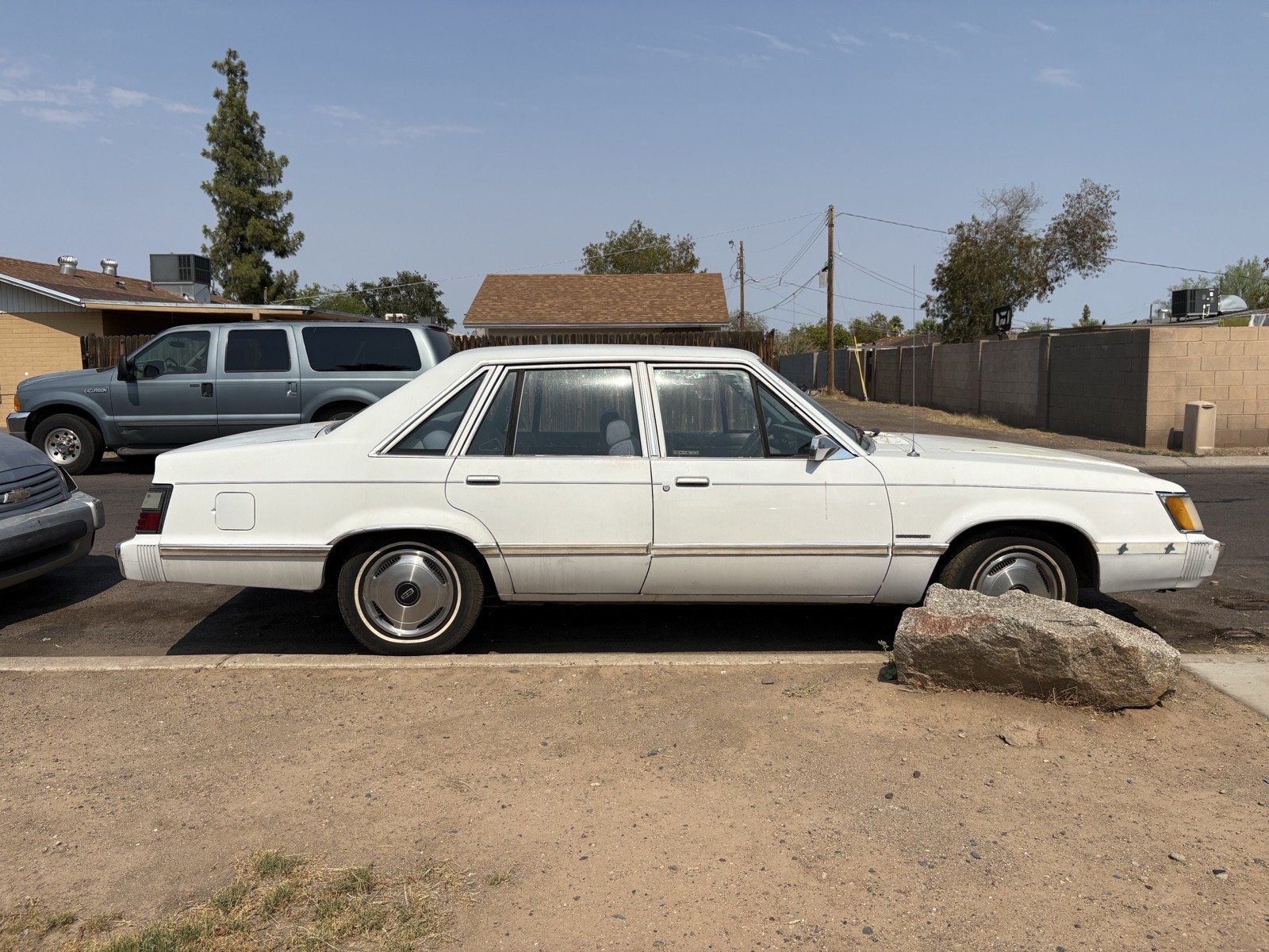 Mercury-Marquis-1984-Sedan-5