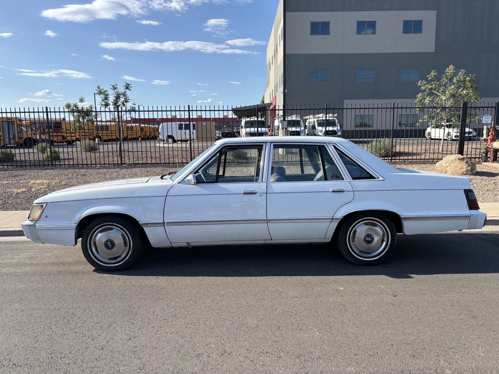Mercury-Marquis-1984-Sedan