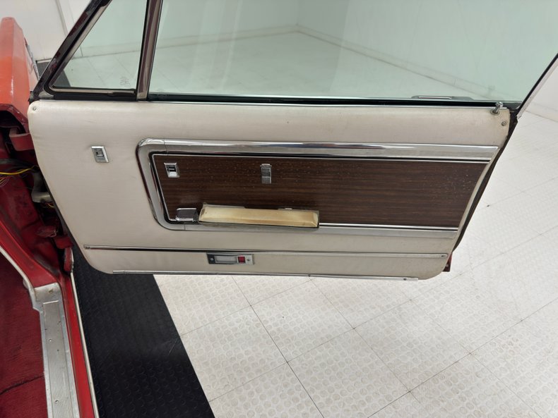 Mercury-Park-lane-1965-Carnival-Red-White-44