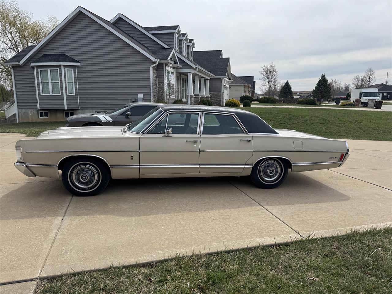 Mercury-Park-lane-1968-Beige-Black-11