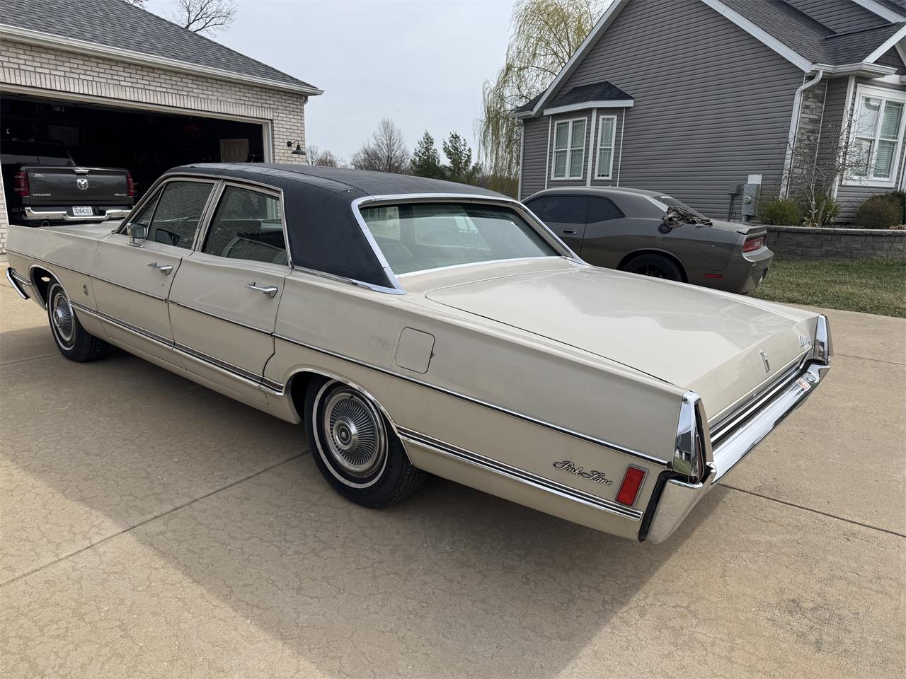 Mercury-Park-lane-1968-Beige-Black-17