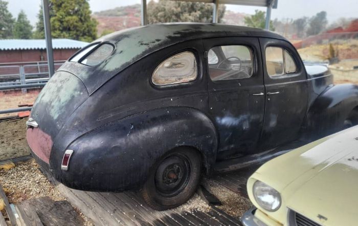 Mercury-Sedan-1940-3