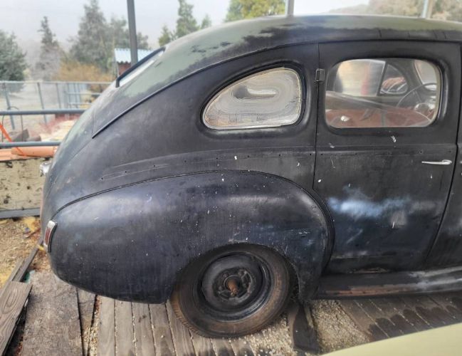 Mercury-Sedan-1940-8