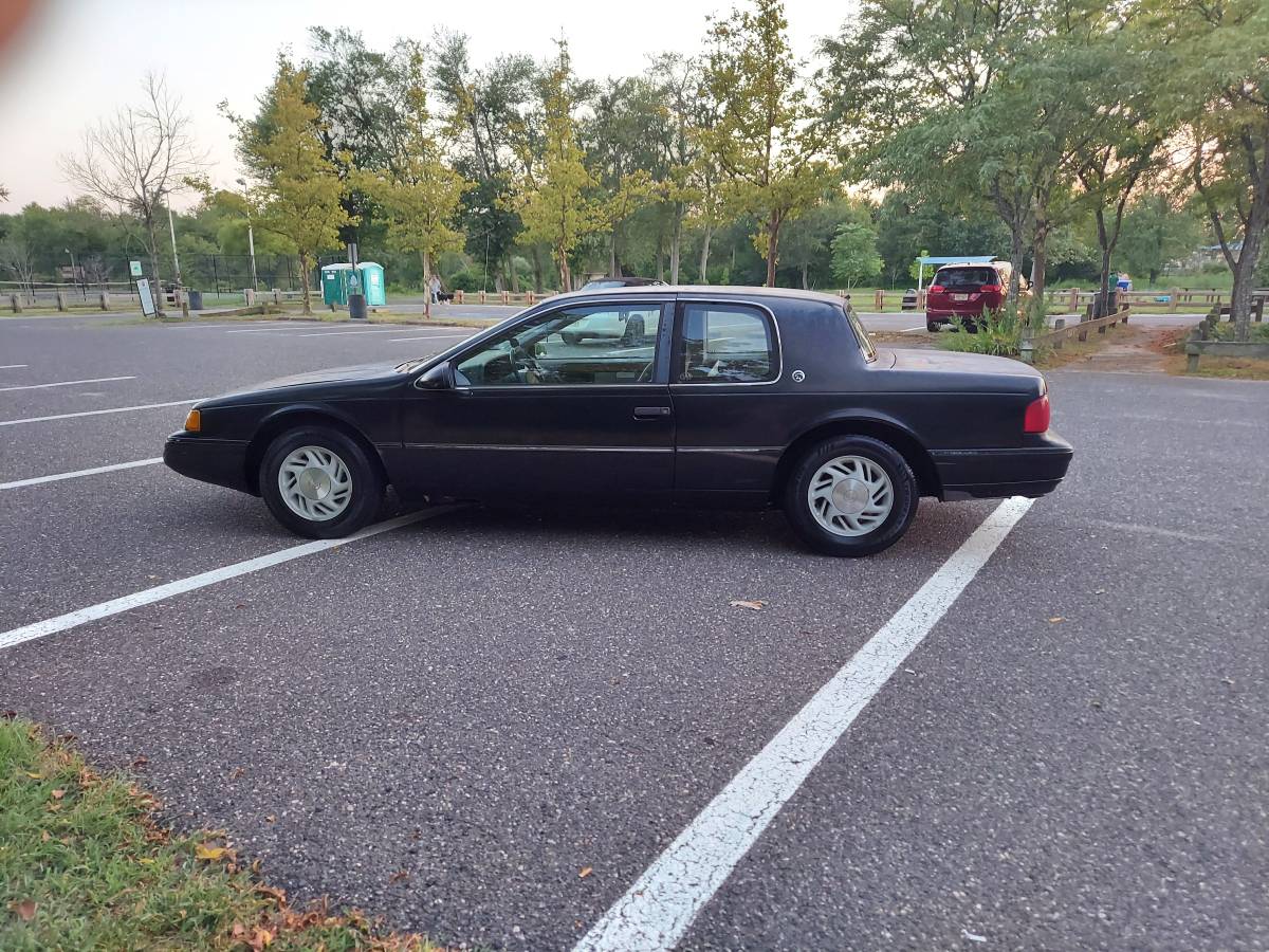 Mercury-cougar-1991-black