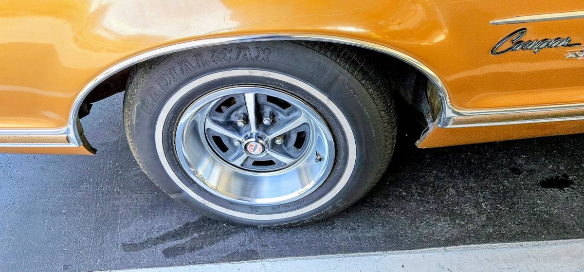 Mercury-cougar-xr7-1975-custom-7