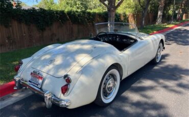 Mg-A-1962-White-Black-2