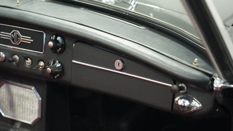 Mg-B-1967-Black-Red-1