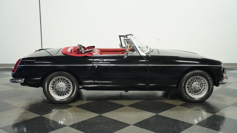 Mg-B-1967-Black-Red-15