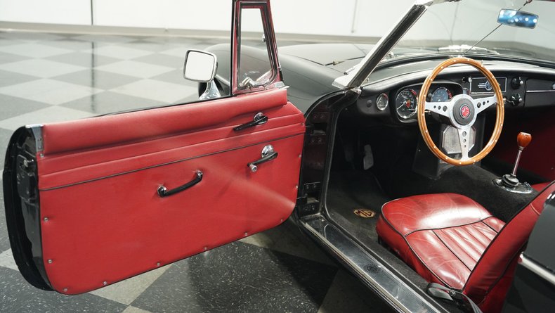 Mg-B-1967-Black-Red-36