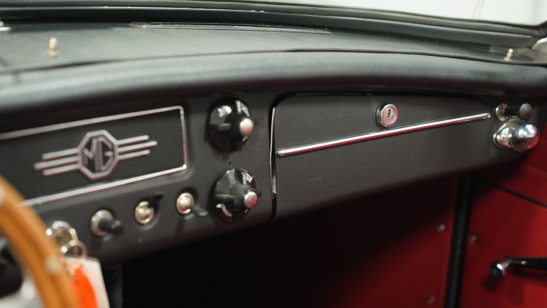 Mg-B-1967-Black-Red-40