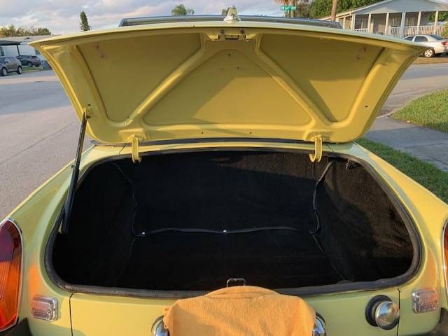 Mg-Mgb-1976-Yellow