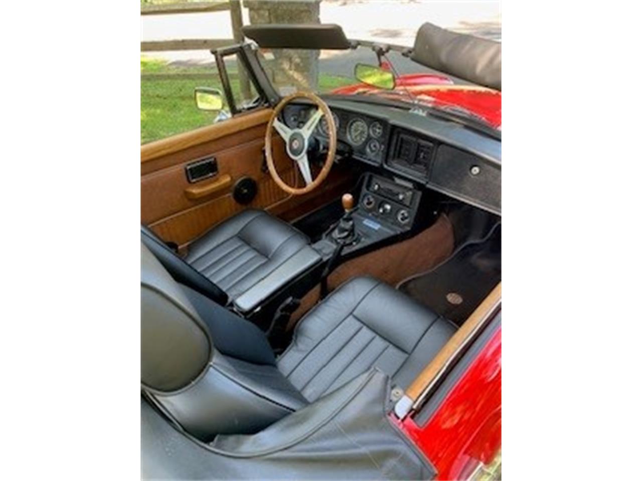Mg-Mgb-1979-Red-Black-1