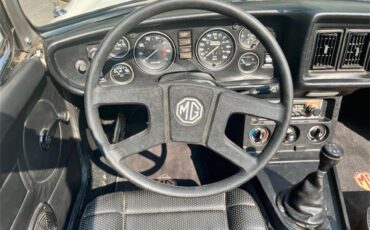 Mg-Mgb-1979-White-Black-10