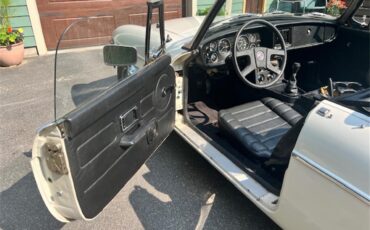 Mg-Mgb-1979-White-Black-3
