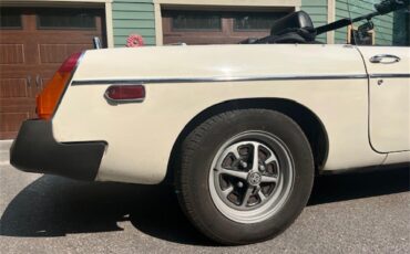 Mg-Mgb-1979-White-Black