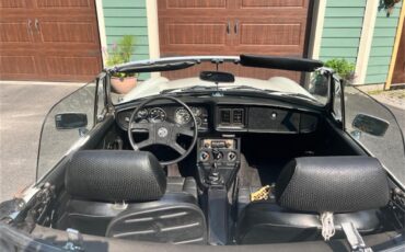 Mg-Mgb-1979-White-Black-4