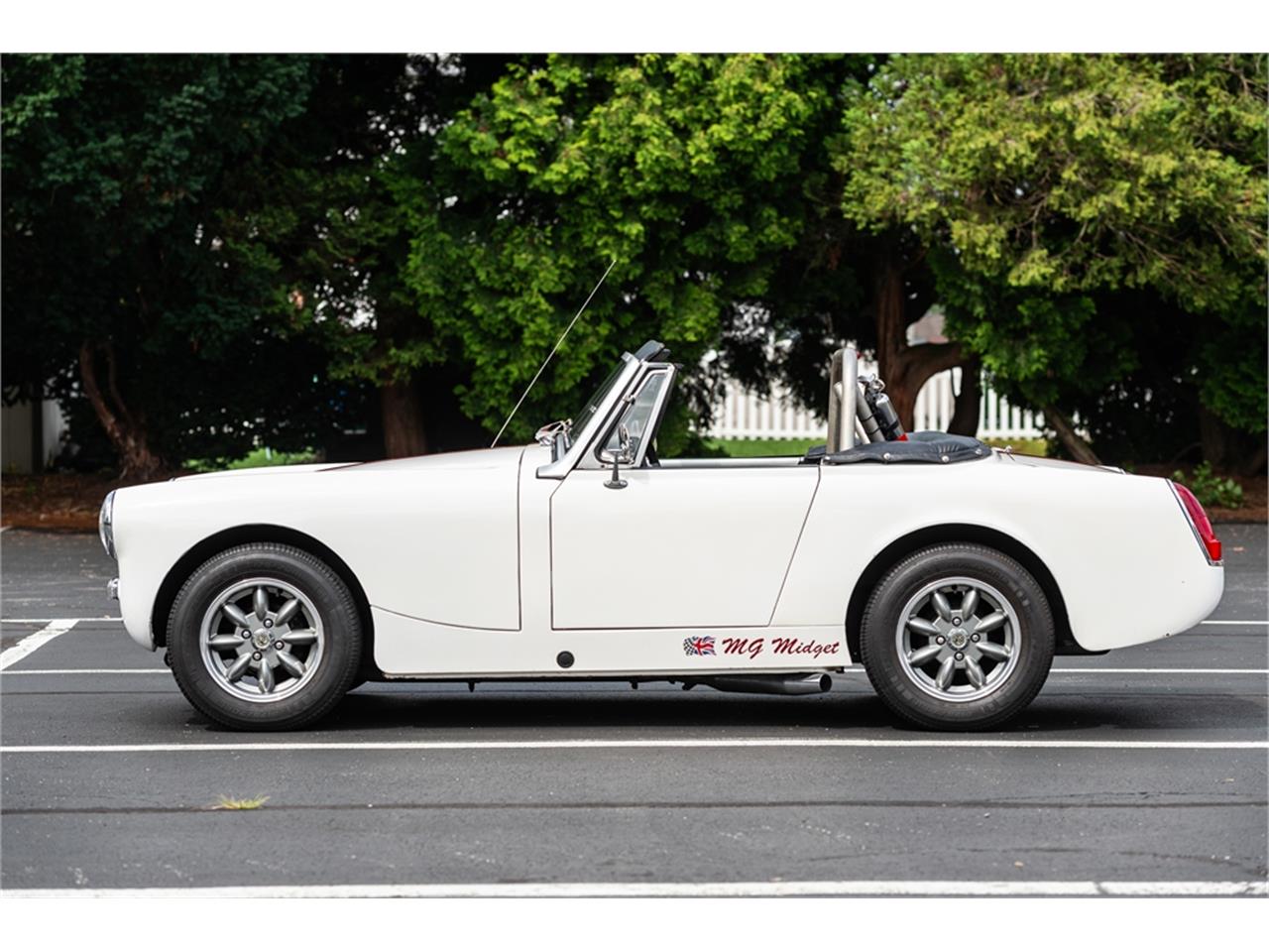 Mg-Midget-1973-White-Black-22