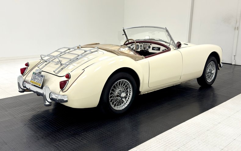 Mg-Other-1961-Old-English-White-Oxblood-10