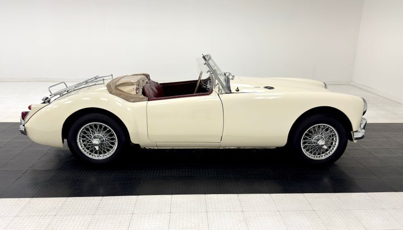 Mg-Other-1961-Old-English-White-Oxblood-11