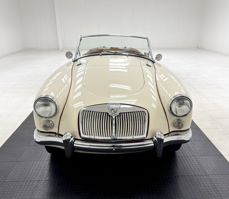 Mg-Other-1961-Old-English-White-Oxblood-13