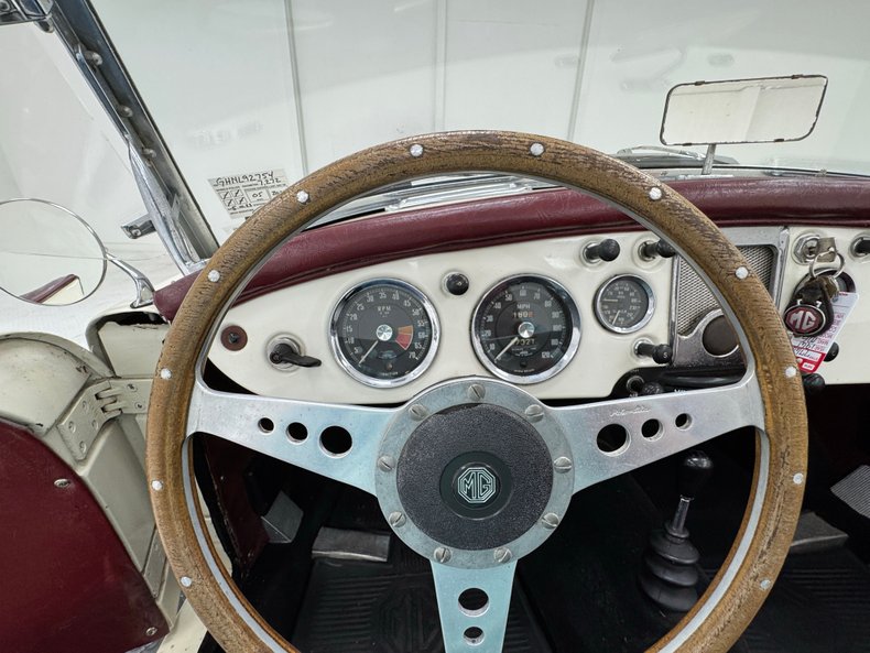 Mg-Other-1961-Old-English-White-Oxblood-19