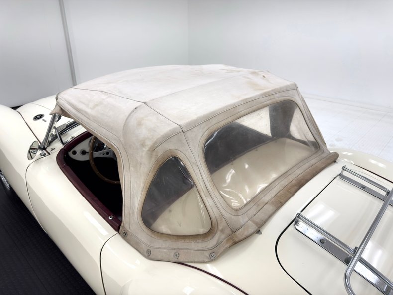 Mg-Other-1961-Old-English-White-Oxblood-26