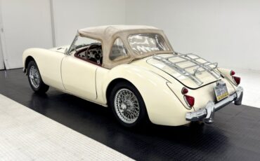 Mg-Other-1961-Old-English-White-Oxblood-4