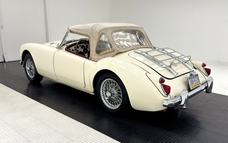Mg-Other-1961-Old-English-White-Oxblood-4