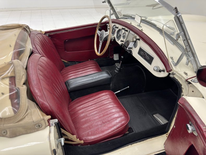 Mg-Other-1961-Old-English-White-Oxblood-47