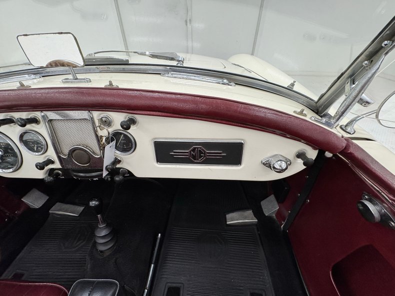 Mg-Other-1961-Old-English-White-Oxblood-48