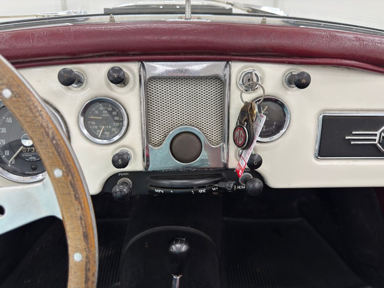 Mg-Other-1961-Old-English-White-Oxblood-9