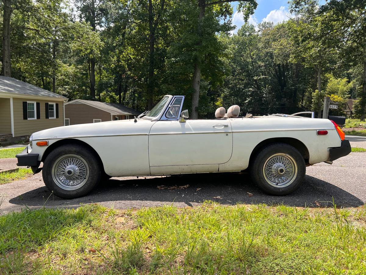 Mg-b-1977-white-2