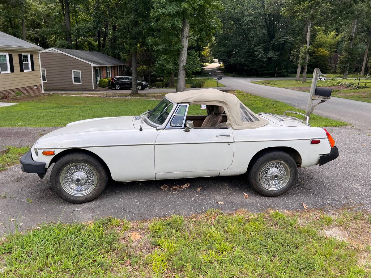 Mg-b-1977-white-4