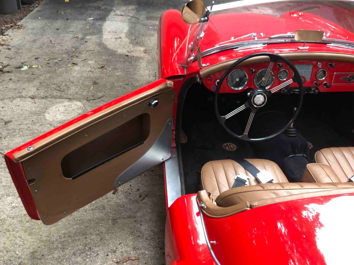 Mg-mga-1600-1960-red-1