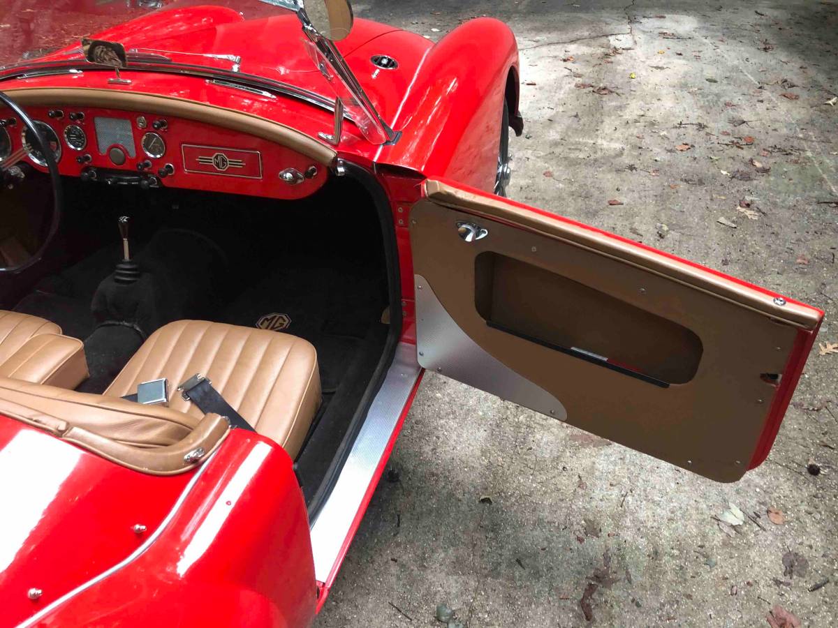 Mg-mga-1600-1960-red-9