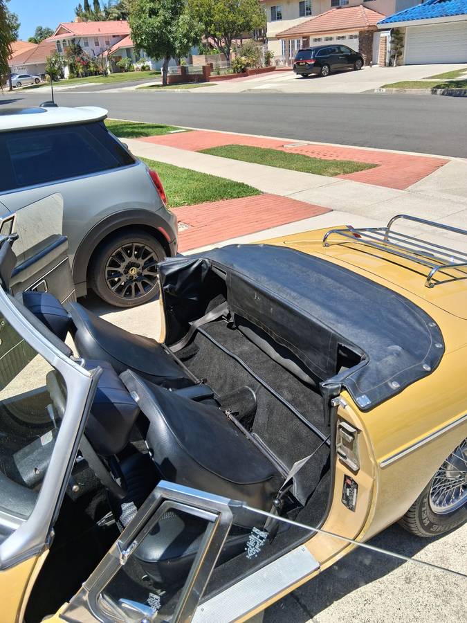 Mg-mgb-1972-yellow-10