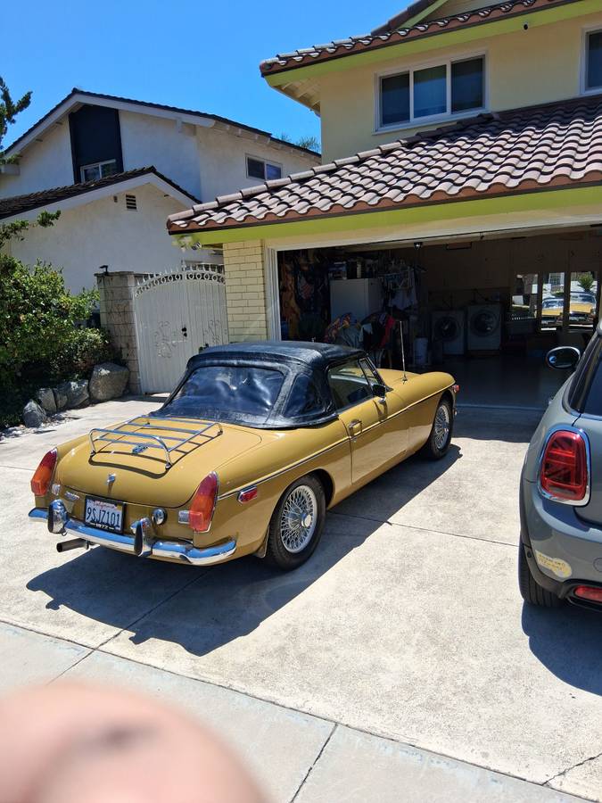Mg-mgb-1972-yellow-3