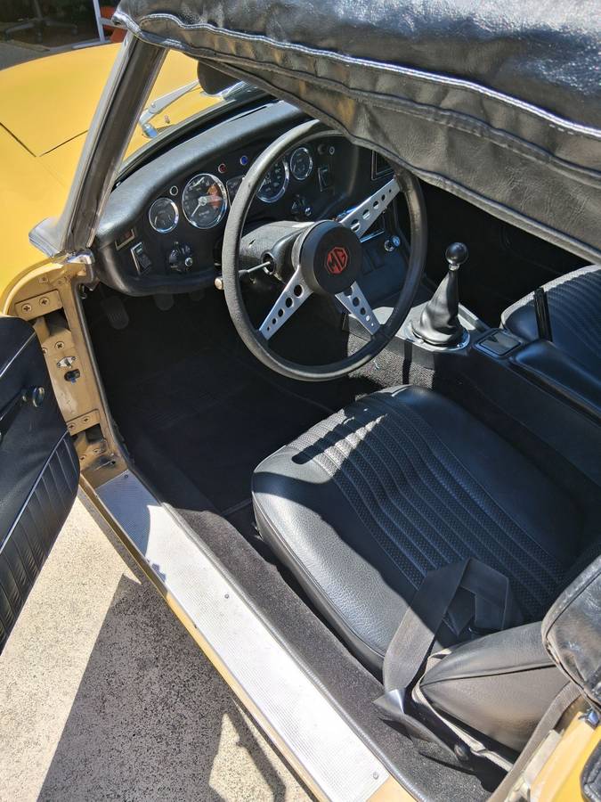 Mg-mgb-1972-yellow-7