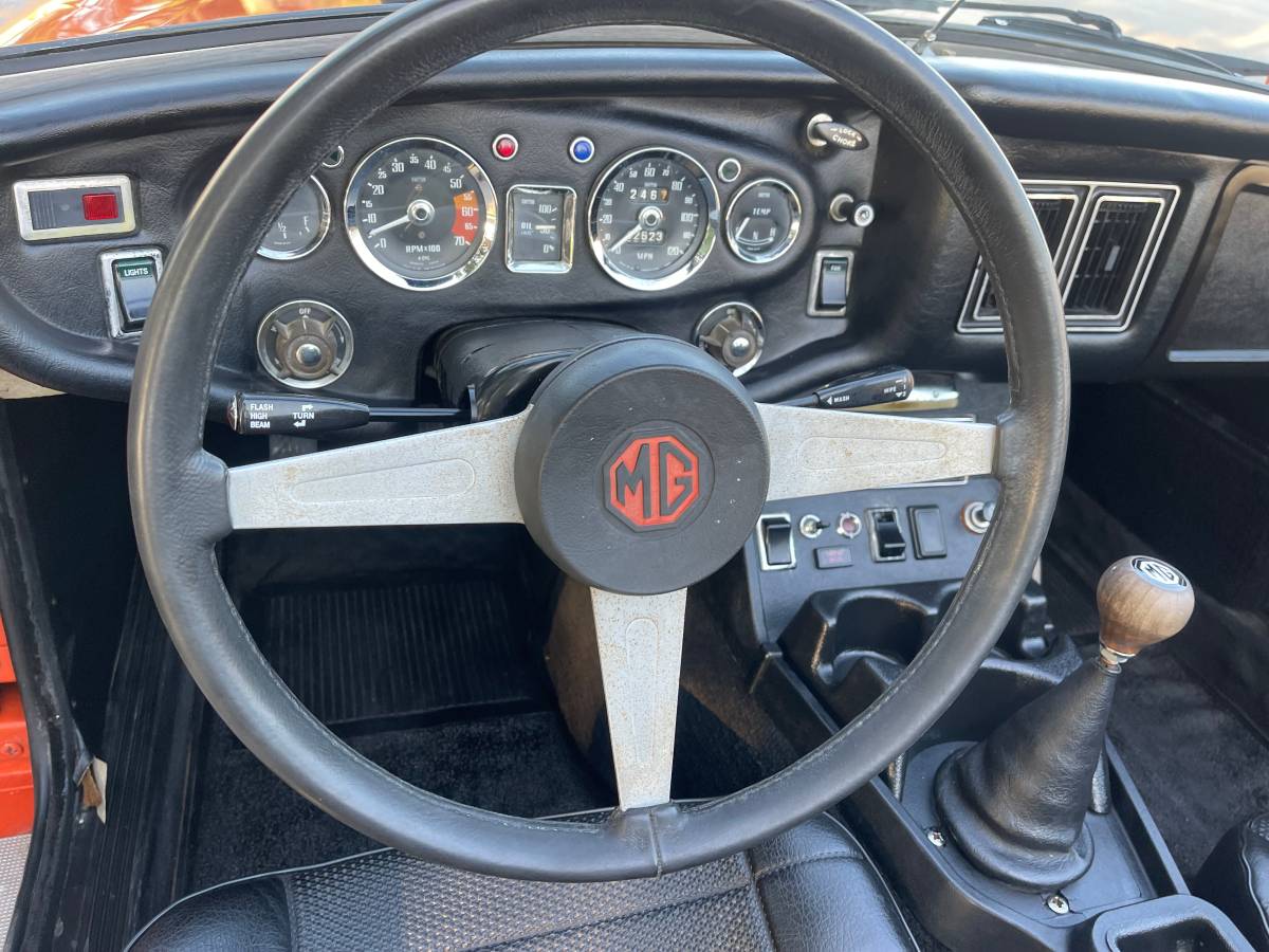 Mg-mgb-1974-orange-12